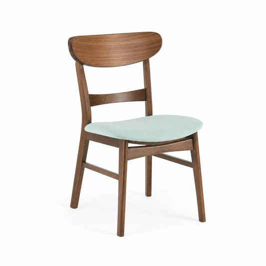 Silla de madera con asiento de tela azul claro