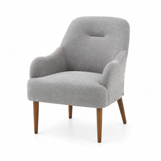 Silla tapizada en tela con patas de madera de haya